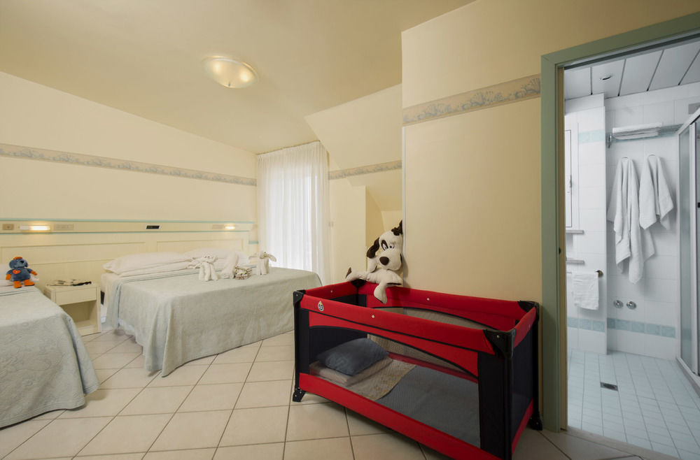 Hotel Arizona Риччоне Экстерьер фото